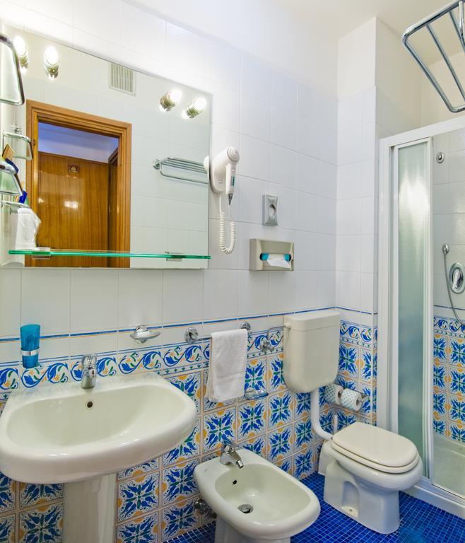 Ariston Hotel 4*